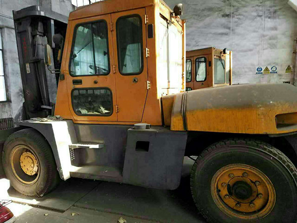 大噸位叉車(chē)
